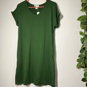 Green maxi dress with pockets